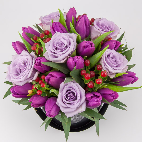 Black flower box Purple Prince Flower Delivery Vilnius Beatričės