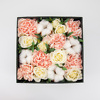 Цветочная коробка Cotton Доставка цветов в Вильнюсе Beatričės Gėlių Namai