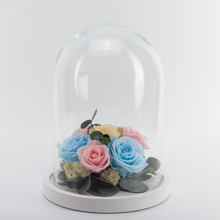 Стабилизированные розы в стеклянной колбе