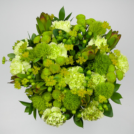 Букет с зелеными цветами, доставка цветов и букетов в Вильнюсе Beatričės Gėlių Namai
