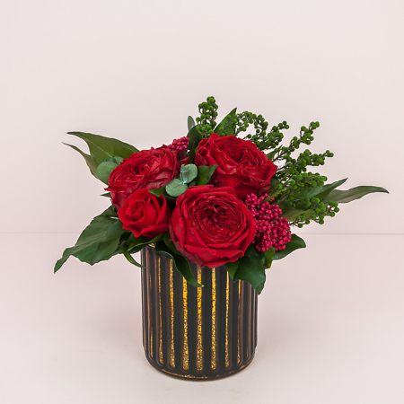 Kompozicija su stabilizuotomis bijūninėmis rožėmis