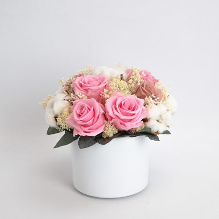 Preserved rose arrangement Winter